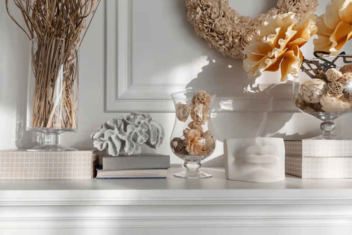 Glamorous decorative objects in a luxurious living room